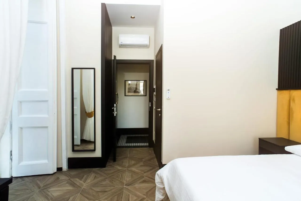 Fida Rooms ナポリ ゲストハウス
