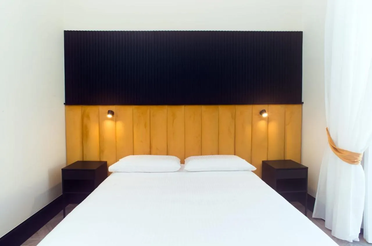 Fida Rooms ナポリ
